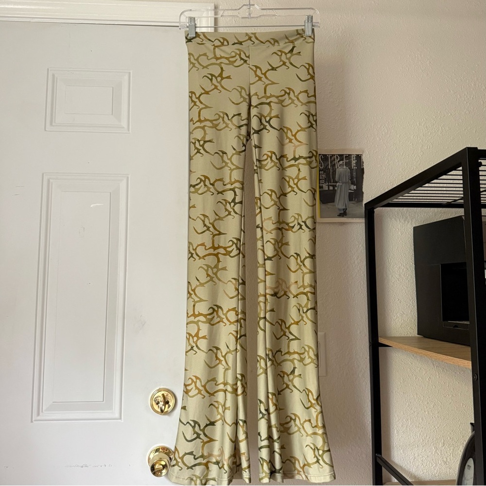 JADE CROPPER khaki tan olive camo printed slim boot‎ cut elastic waist pants